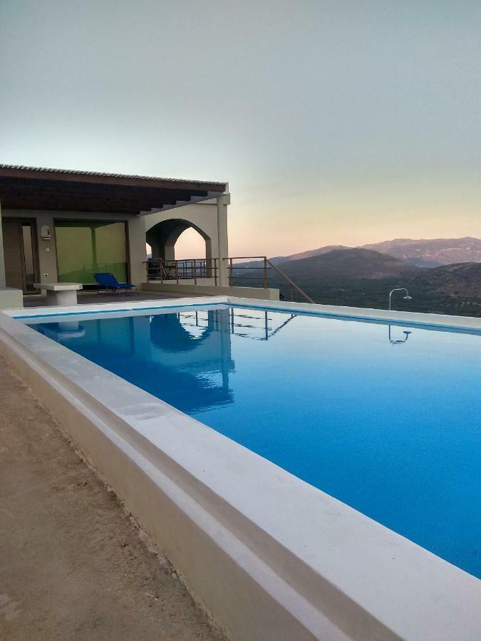 Villa Gusta Tholos  Buitenkant foto